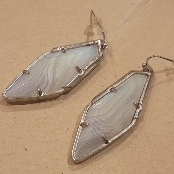 Beautiful Iridescent Kendra Scott Earrings - Picture 15 of 16